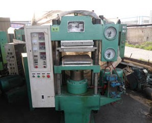 50噸全自動(dòng)平板硫化機(jī)